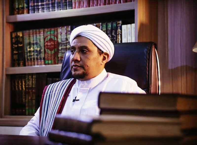 Pengasuh Pondok Pesantren Riyadhul Jannah/ Majlis Ta'lim Al Hidayah Surakarta, Sayyidil Habib 'Alwi bin 'Ali Al-Habsyi.