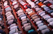 Hukum Bermakmum Kepada Imam Sholat Yang Meyakini Allah di Arsy