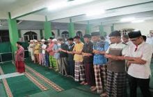 Imam Sholat Tetap Keliru, Bagaimana Sikap Kita?