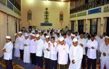 Cara Memposisikan Diri Ketika Shof Sholat di Depan Penuh