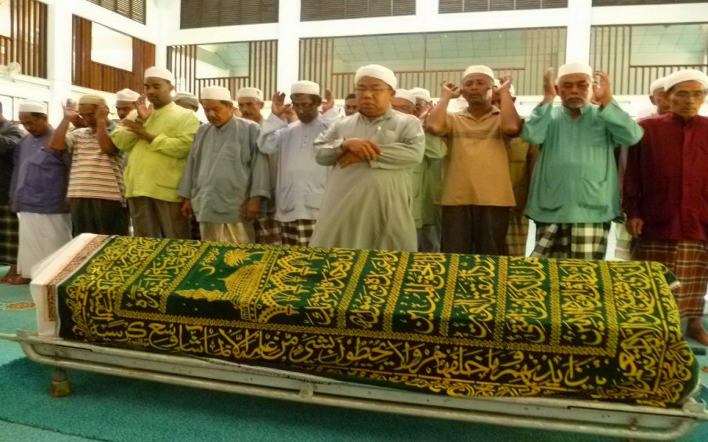 hukum-sholat-jenazah-dengan-sekali-salam