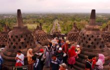 Bolehkah Melakukan Wisata Ke Situs Peninggalan Non Muslim (Candi Borobudur)