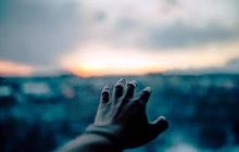 Bagaimana Sikap Kita Ketika Melihat Tetangga Selingkuh