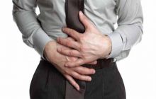 Bagaimana Hukum Sholat Seseorang Yang Menahan Kentut