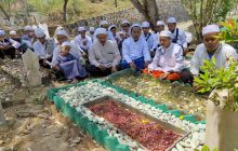 Dokumentasi Ziaroh Santri Dan Staf Asatidz Pondok Pesantren Riyadhul Jannah Ke Makam Orang-Orang Sholeh Di Solo Dan Yogya