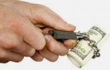 Berhati-hati Atau Pelit?