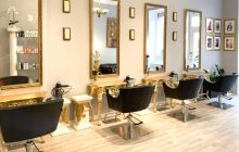 Wanita Yang Bekerja Sampai Larut Malam